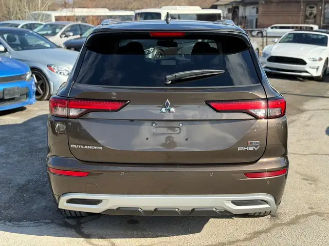 2023 Mitsubishi Outlander GT PHEV 7 Passengers - Photo 5