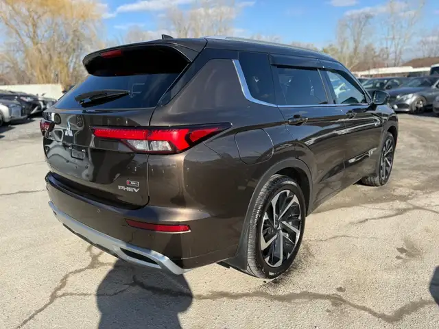 2023 Mitsubishi Outlander GT PHEV 7 Passengers - Photo 6