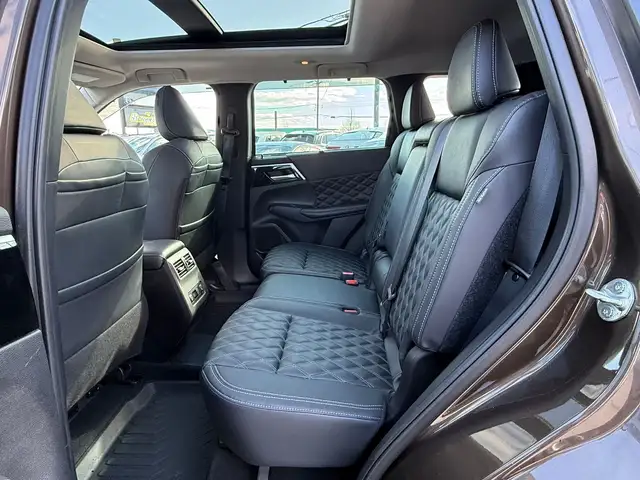 2023 Mitsubishi Outlander GT PHEV 7 Passengers - Photo 8