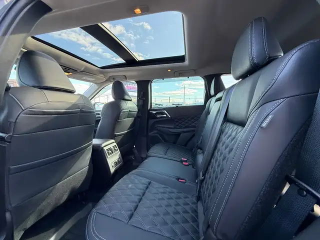 2023 Mitsubishi Outlander GT PHEV 7 Passengers - Photo 10