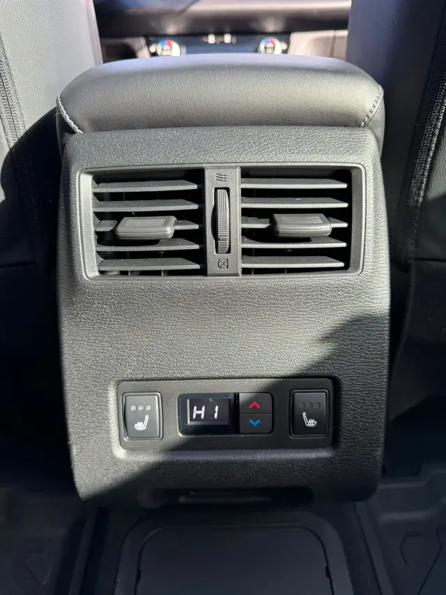 2023 Mitsubishi Outlander GT PHEV 7 Passengers - Photo 12