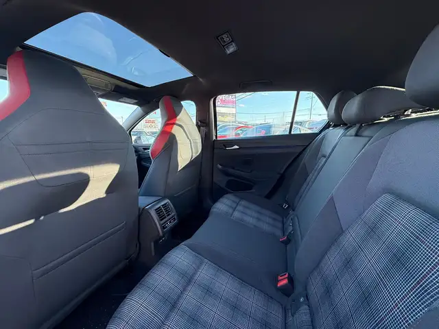 2022 Volkswagen Golf GTI Performance - Photo 9