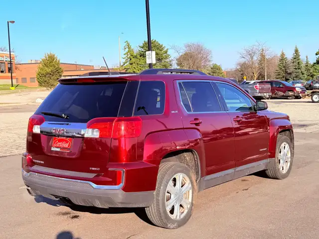 2017 GMC Terrain AWD Automatic 2.4L - Photo 4