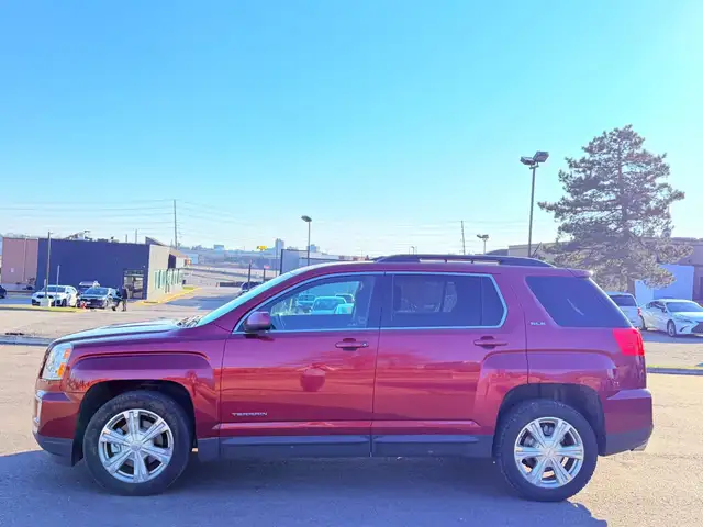 2017 GMC Terrain AWD Automatic 2.4L - Photo 7
