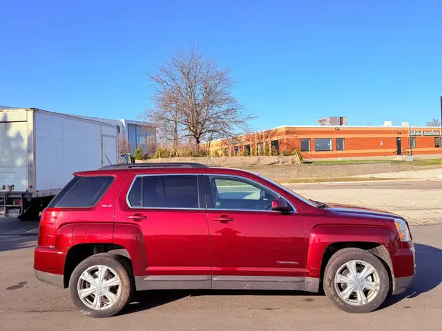 2017 GMC Terrain AWD Automatic 2.4L - Photo 8