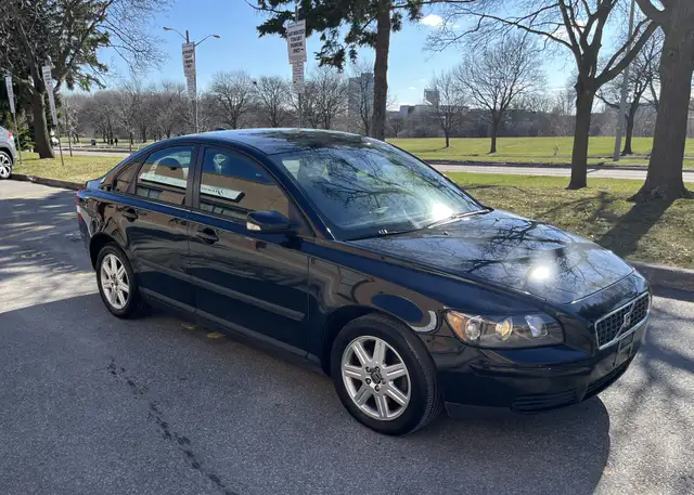 2005 Volvo S40 2.4L - Photo 3
