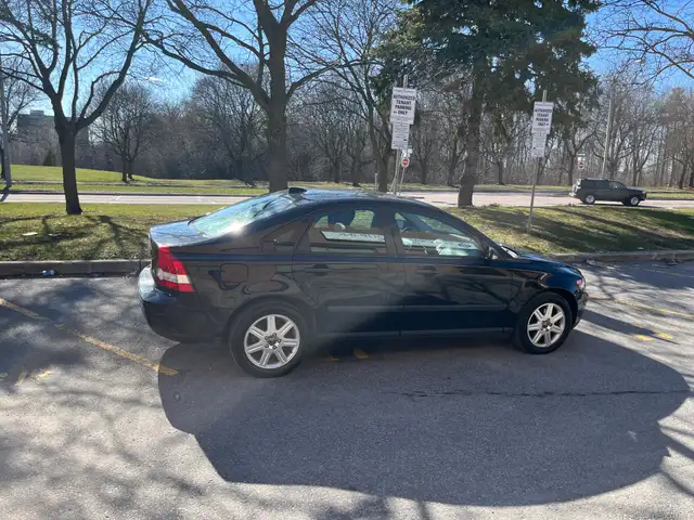 2005 Volvo S40 2.4L - Photo 4