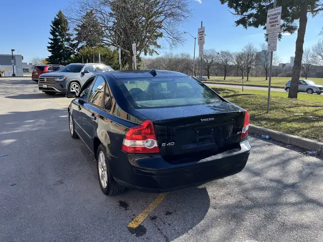 2005 Volvo S40 2.4L - Photo 8