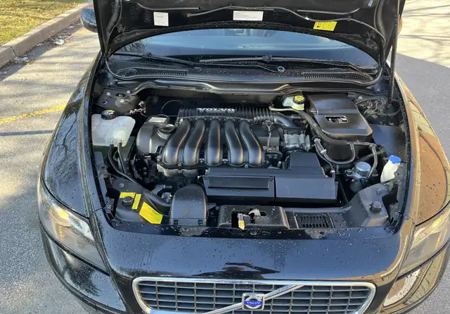 2005 Volvo S40 2.4L - Photo 9