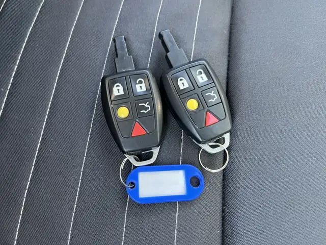 2005 Volvo S40 2.4L - Photo 10