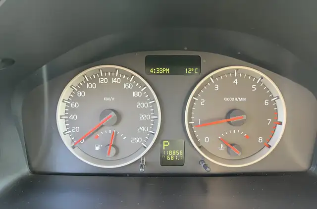 2005 Volvo S40 2.4L - Photo 11