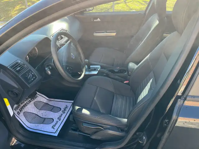 2005 Volvo S40 2.4L - Photo 12