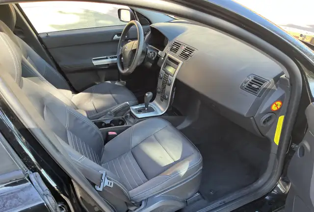 2005 Volvo S40 2.4L - Photo 14