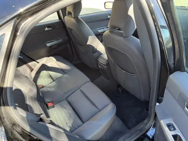 2005 Volvo S40 2.4L - Photo 15