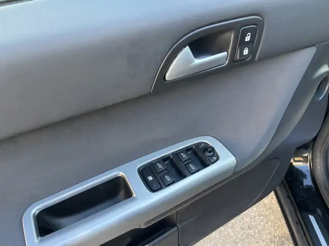 2005 Volvo S40 2.4L - Photo 21