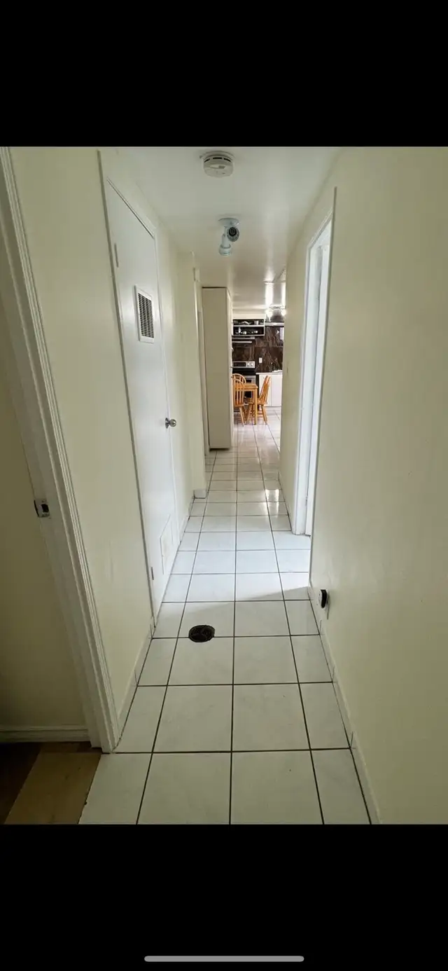 Furnished large bright room Single male $890 m all utilities - Photo 5