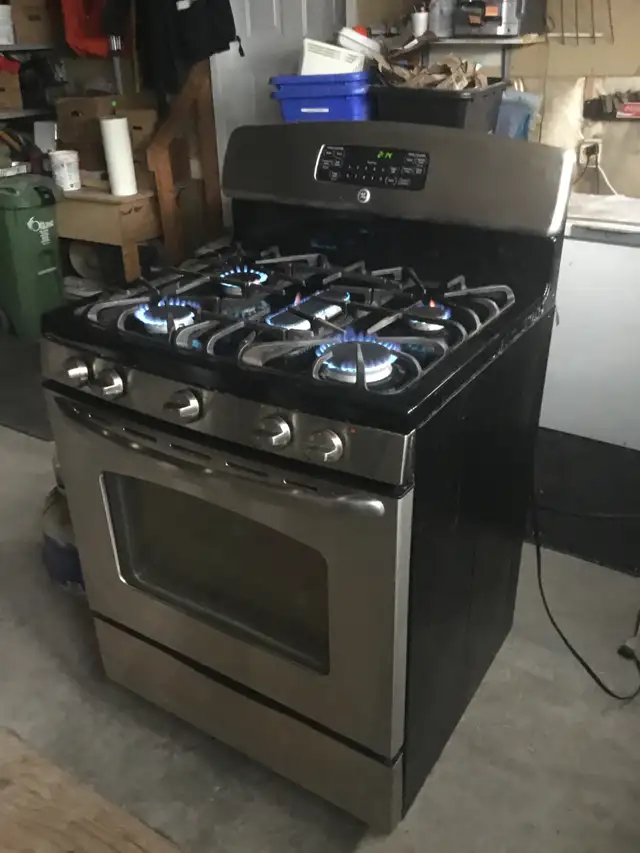 GE Stainless Steel 30 INCH PROPANE GAS STOVE $525