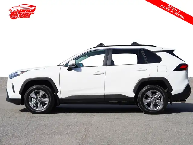 2022 Toyota RAV4 XLE, BSM, Sunroof, Apple carplay, - Photo 4