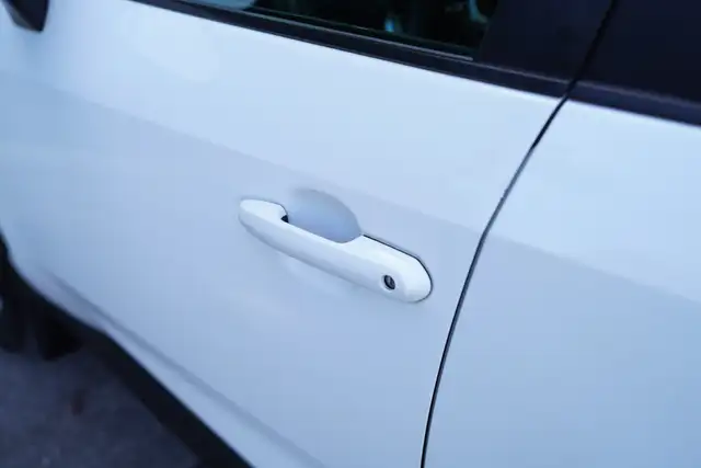 2022 Toyota RAV4 XLE, BSM, Sunroof, Apple carplay, - Photo 10