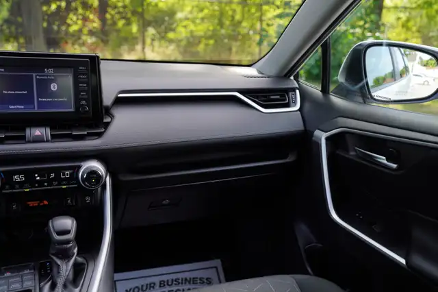 2022 Toyota RAV4 XLE, BSM, Sunroof, Apple carplay, - Photo 15