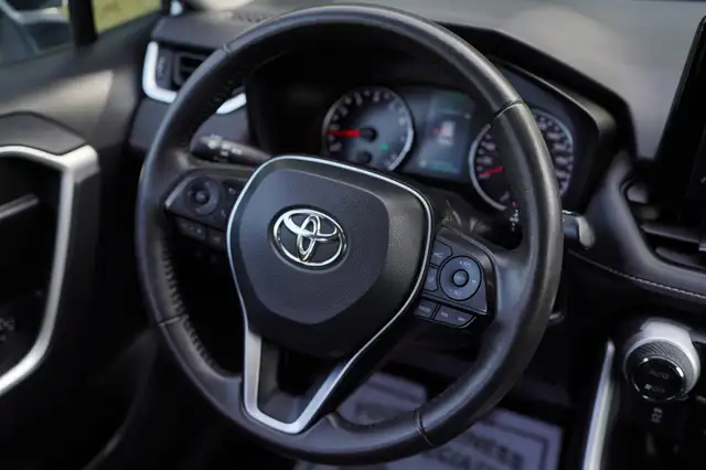 2022 Toyota RAV4 XLE, BSM, Sunroof, Apple carplay, - Photo 16