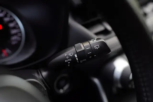 2022 Toyota RAV4 XLE, BSM, Sunroof, Apple carplay, - Photo 20