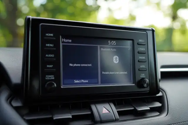 2022 Toyota RAV4 XLE, BSM, Sunroof, Apple carplay, - Photo 22