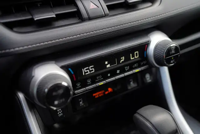 2022 Toyota RAV4 XLE, BSM, Sunroof, Apple carplay, - Photo 24