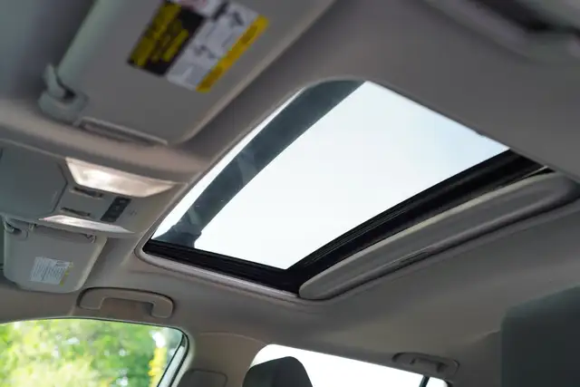 2022 Toyota RAV4 XLE, BSM, Sunroof, Apple carplay, - Photo 32