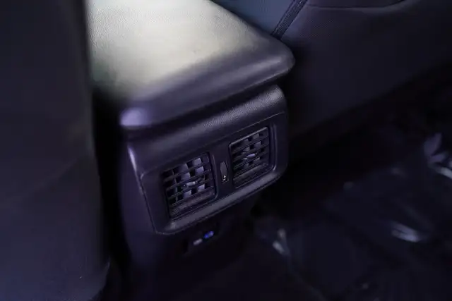 2022 Toyota RAV4 XLE, BSM, Sunroof, Apple carplay, - Photo 36