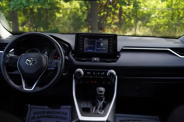 2022 Toyota RAV4 XLE, BSM, Sunroof, Apple carplay, - Photo 37