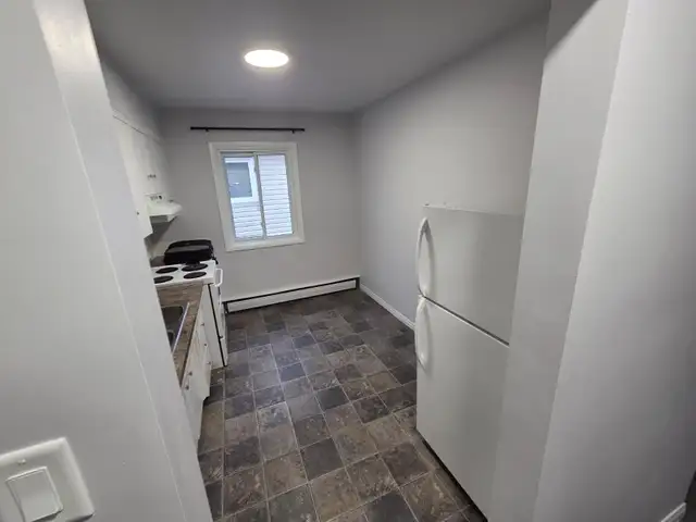 Newly Renovated 1 Bedroom Apartment - Great Location ! - Photo 5