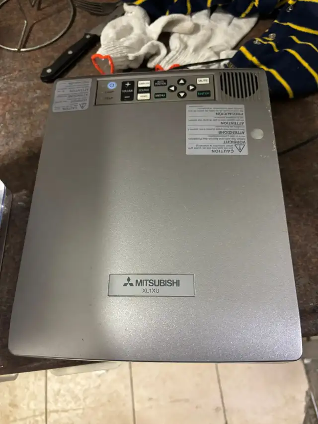 Mitsubishi XL1XU Projector – XGA 3LCD Projector ! - Photo 2