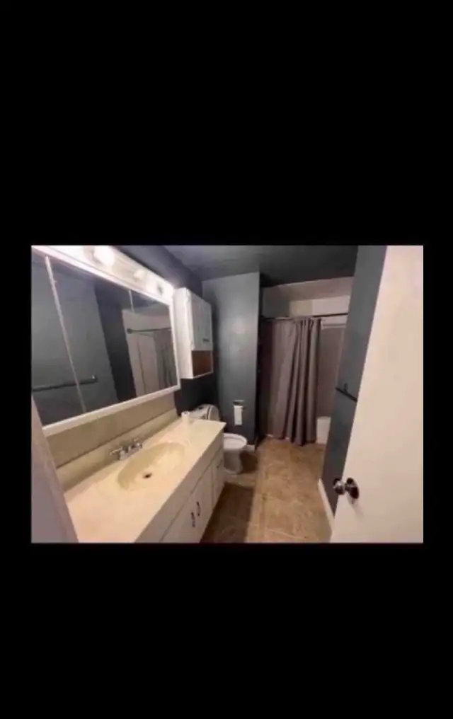 $400 shared room - Photo 2