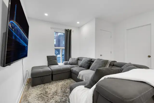 Bright Furnished Room–Downtown/Metro -$850–Short Term- Monthly - Photo 9