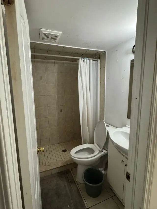 Room For Rent In Two Bedroom Leagl Basement - Photo 8