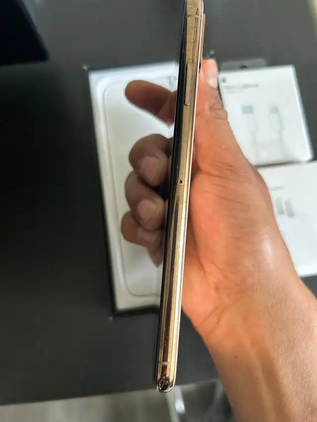 iPhone XS MAX 256GB Unlocked - Mint Condition! - Photo 3