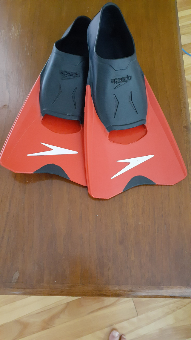 Articles nage (palmes et gants)