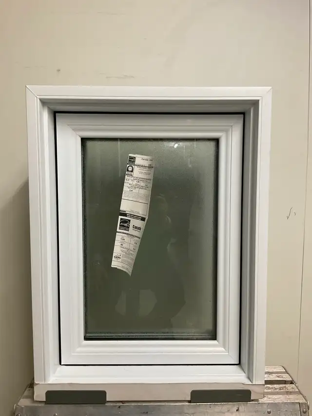 10866BP Fenêtre Battant PVC Blanc Verre givré 22 3/4 x 30