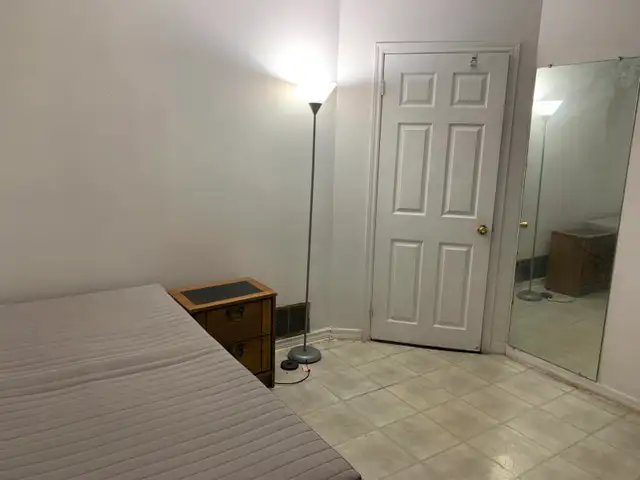 room for rent (finch donmills just besdide seneca college) - Photo 2