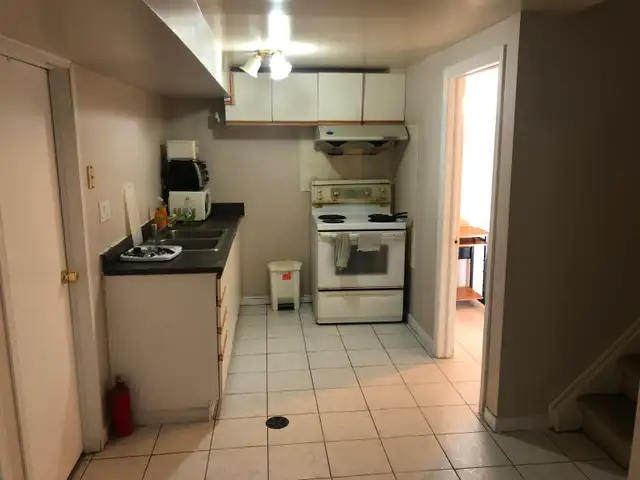 room for rent (finch donmills just besdide seneca college) - Photo 4