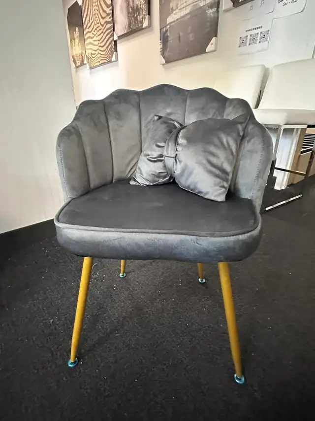 Brand New Velvet Scalloped Accent Chair with Gold Metal Legs $39