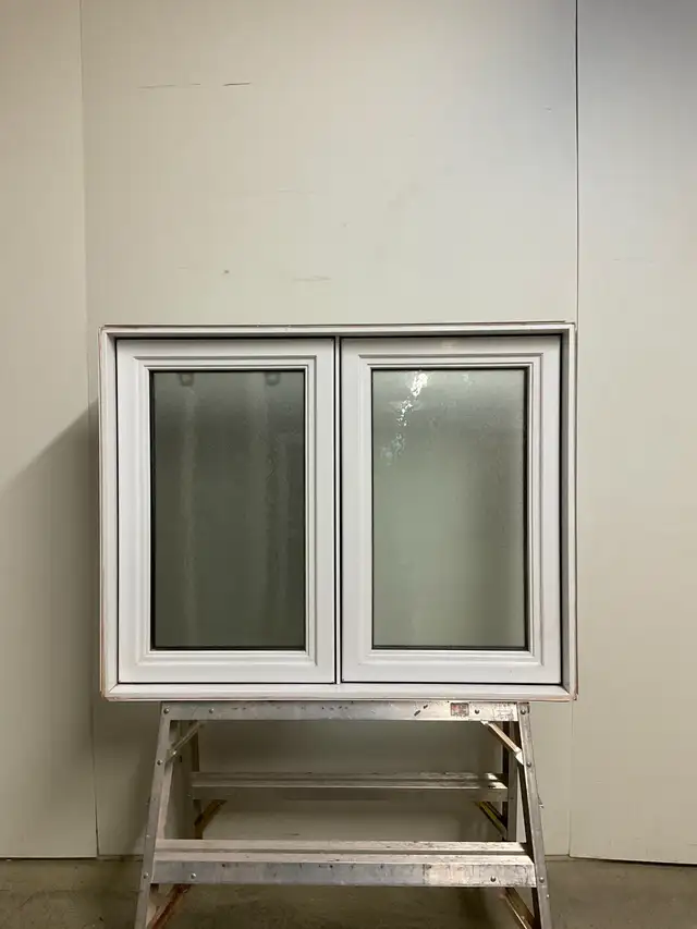 10718BP Fenêtre Battant PVC Blanc   verre givré 38 x 30