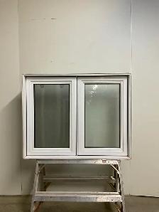 10718BP Fenêtre Battant PVC Blanc   verre givré 38 x 30