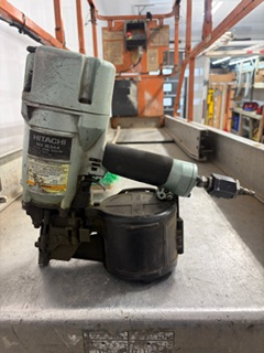 Cloueuse à bobine Hitachi