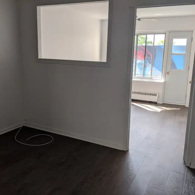 Beau grand 3 ½ /MAI/ en face du Métro Laurier - Photo 5