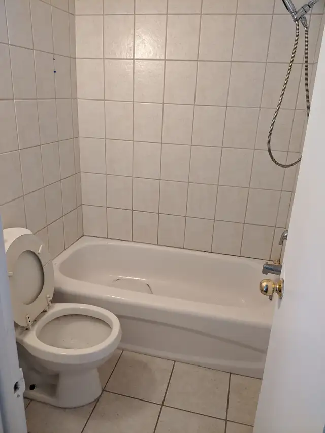 Beau grand 3 ½ /MAI/ en face du Métro Laurier - Photo 8