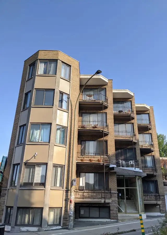 Beau grand 3 ½ /MAI/ en face du Métro Laurier - Photo 9