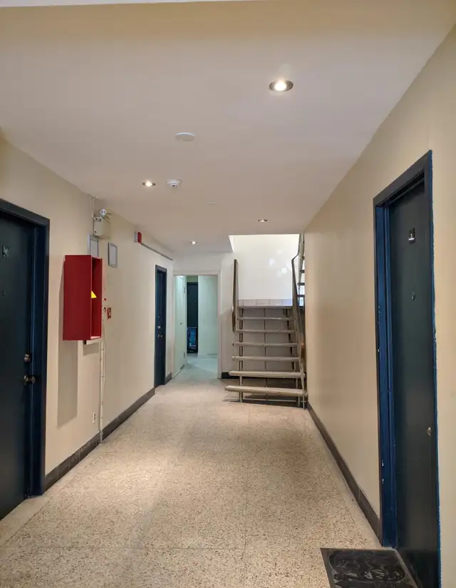 Beau grand 3 ½ /MAI/ en face du Métro Laurier - Photo 10