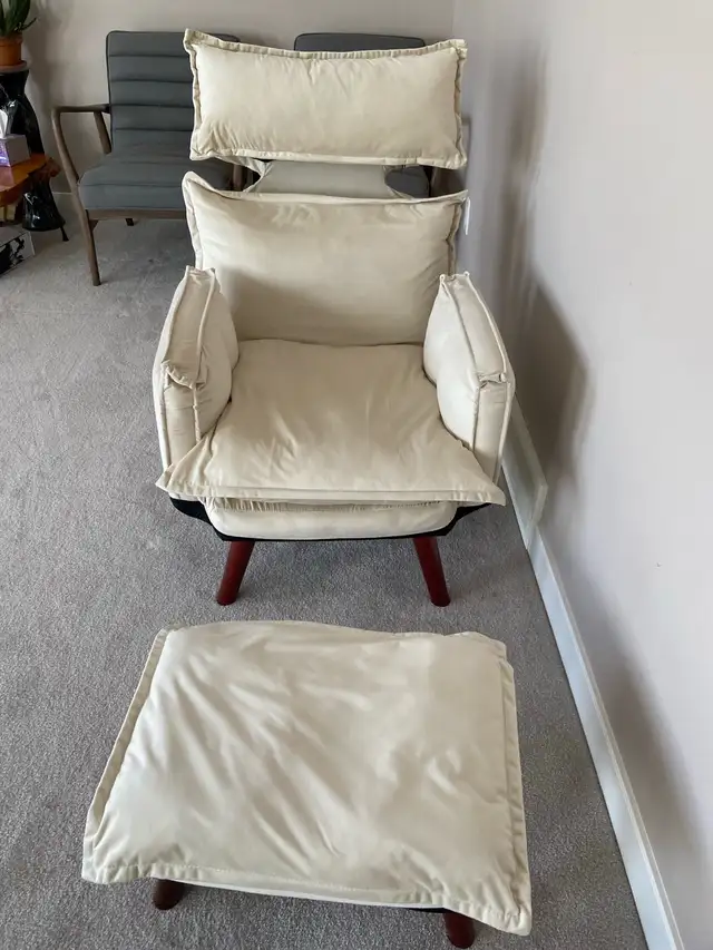 Cream fabric reclining arm chair $250.  Ottoman, 4 pillows - Photo 6